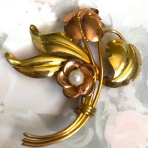 Beautiful Antique Vintage 1940’s 2 Tone 12k  GF Floral Pearl Brooch. Size:2”.